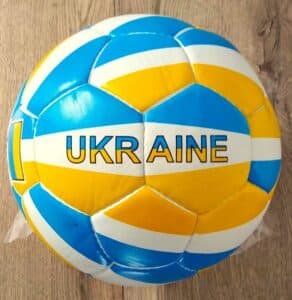 Футбольний м'яч UKRAINE №5 з полівінілхлориду та латексу, п'ять підкладкових шарів