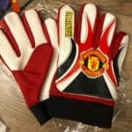 Юниорские вратарские перчатки MANCHESTER черно-белые, для защиты рук