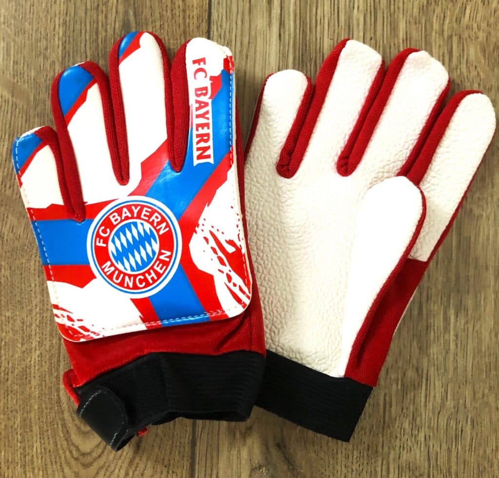 Детские вратарские перчатки BAYERN MUNCHEN с вентиляционными вставками и липучкой