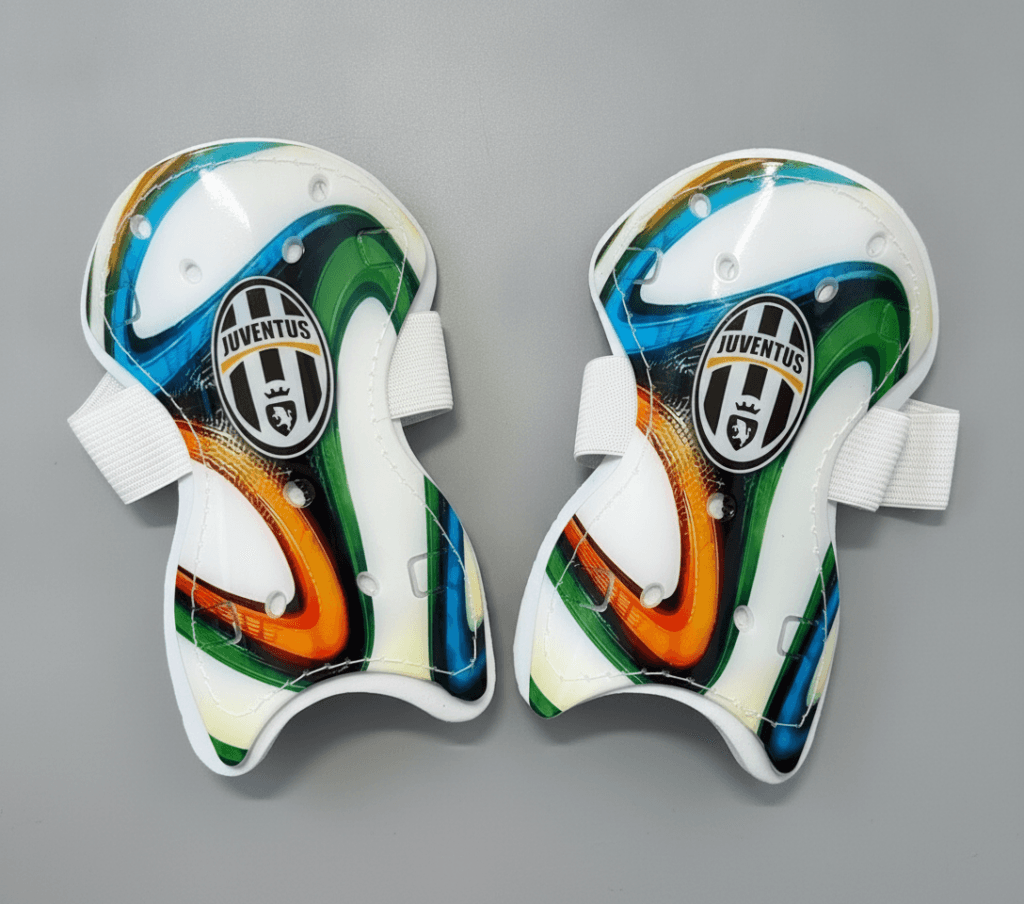 Щитки футбольные для детей 4-7 лет JUVENTUS, с креплениями-липучками
