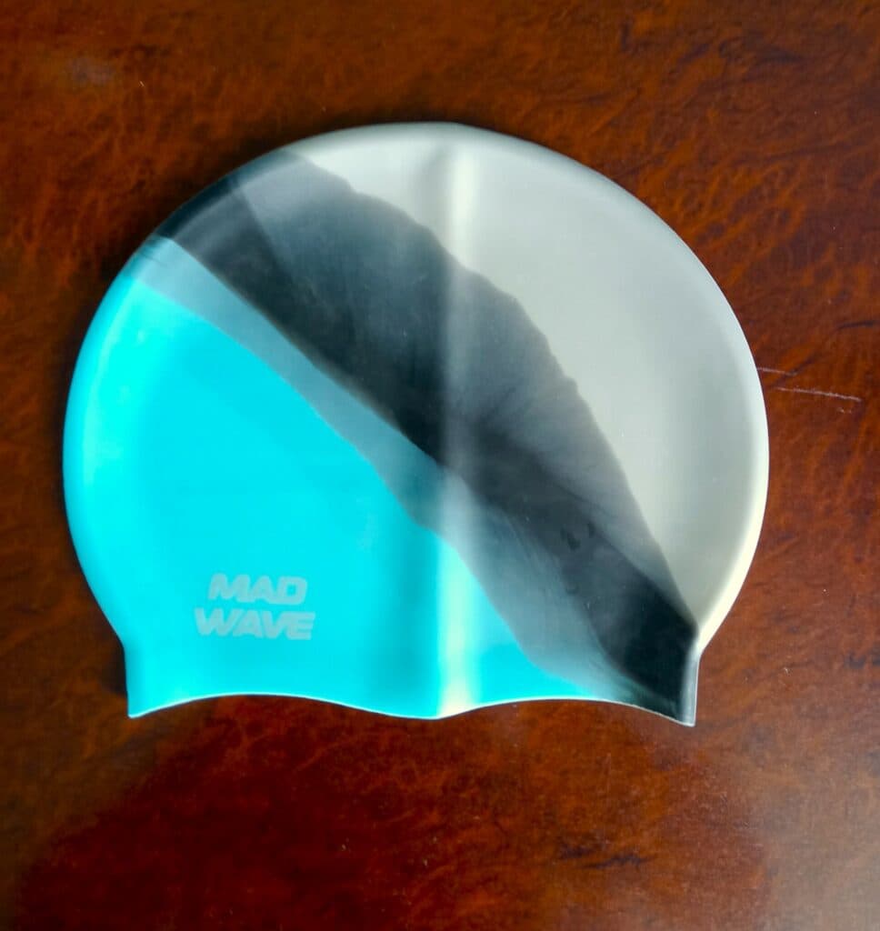 Силиконовая шапочка MadWave MULTI BIG черного цвета увеличенного объема