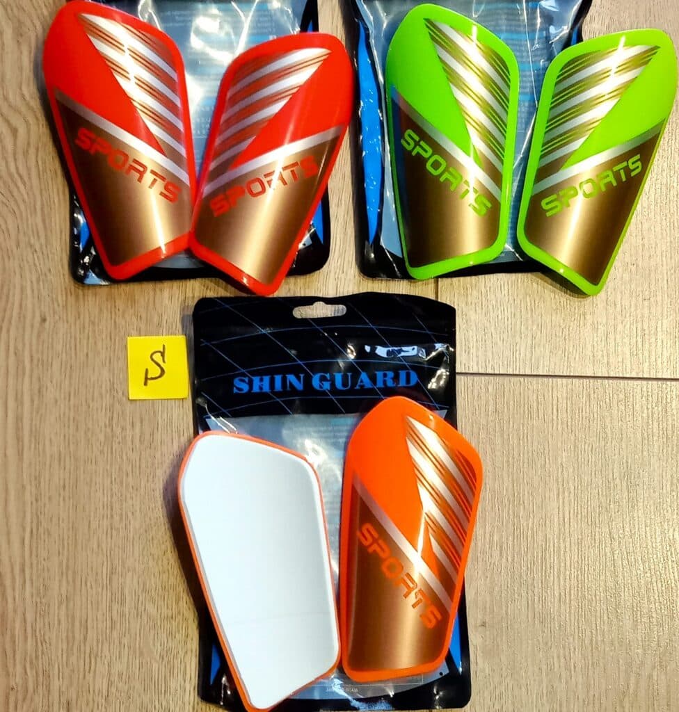 Дитячі футбольні щитки SPORTS, розмір M, у різних кольорах