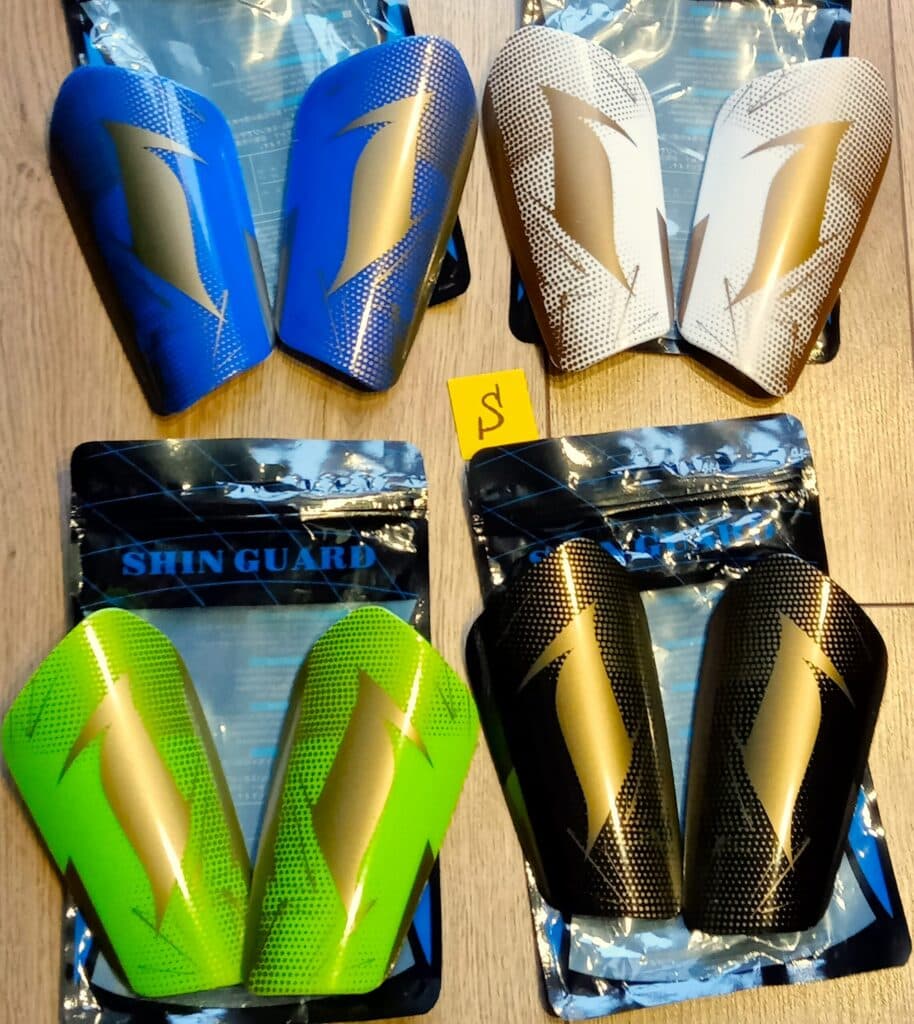 Дитячі футбольні щитки SPORTS, розмір M, кольори в асортименті
