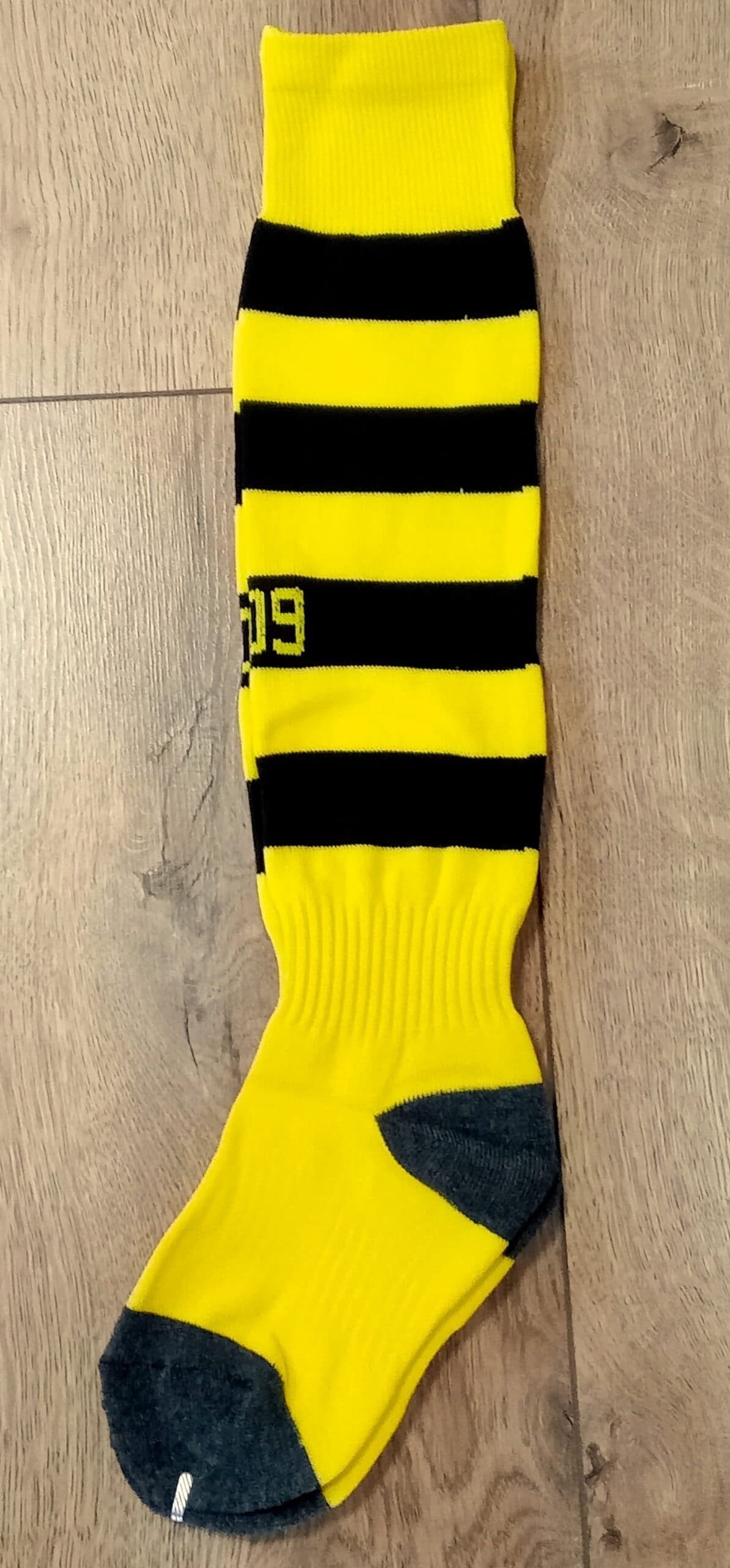 Детские футбольные гетры Borussia Dortmund Home 2024, желтые, размер 32-39
