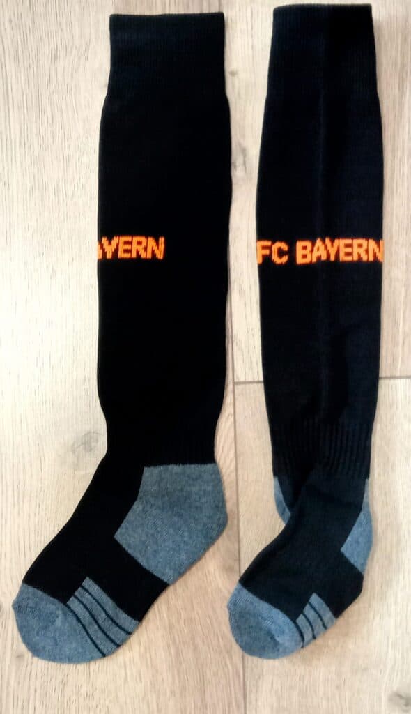 Дитячі футбольні гетри BAYERN MUNICH AWAY 2025, чорні, розмір 27–35