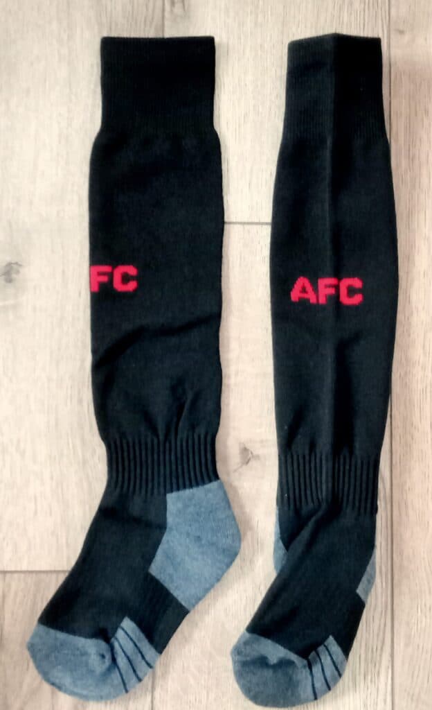 Детские футбольные гетры Arsenal Away 2025, чёрные, размер 27-35