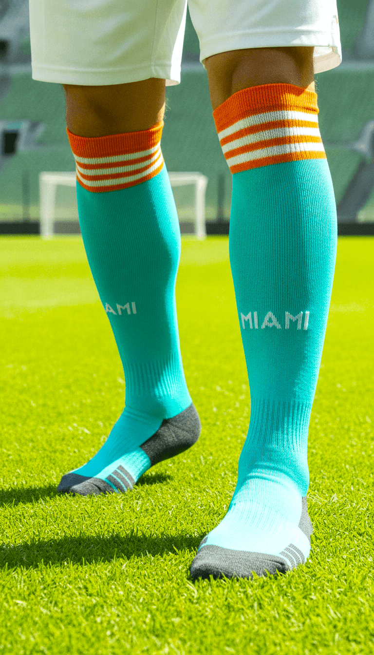 Гетры детские с символикой футбольного клуба INTER MIAMI THIRD 2025, размер 27-35, цвет бирюзово-оранжевые