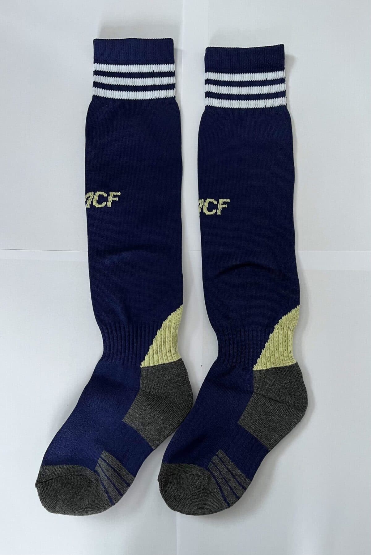 Детские футбольные гетры Real Madrid Away 2026, черные, размер 27-35
