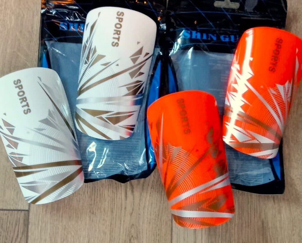 Дитячі футбольні щитки SPORTS, розмір M, кольори в асортименті