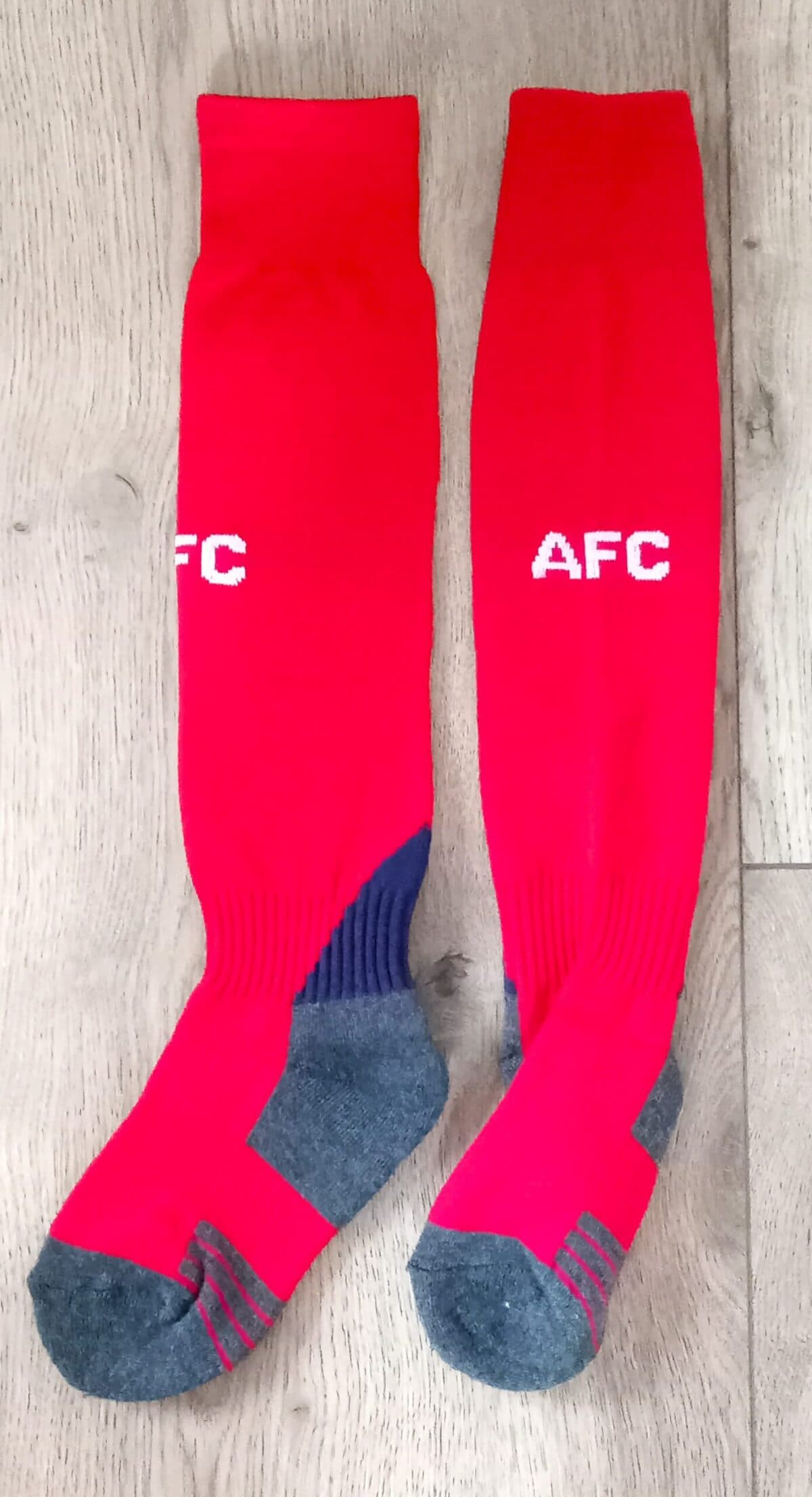 Детские футбольные гетры Arsenal Away 2025, красные, размер 27-35