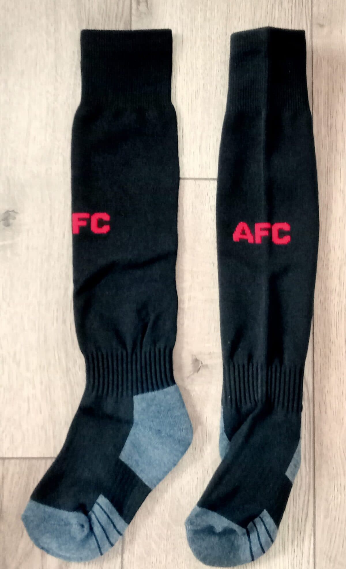 Детские футбольные гетры Arsenal Away 2025, чёрные, размер 27-35