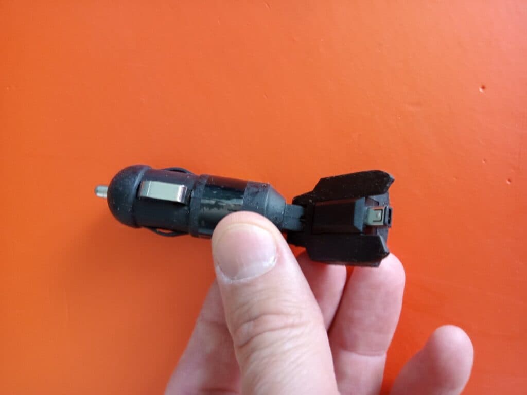 Автомобильный переходник-адаптер питания DC 12V/24V для подключения устройств