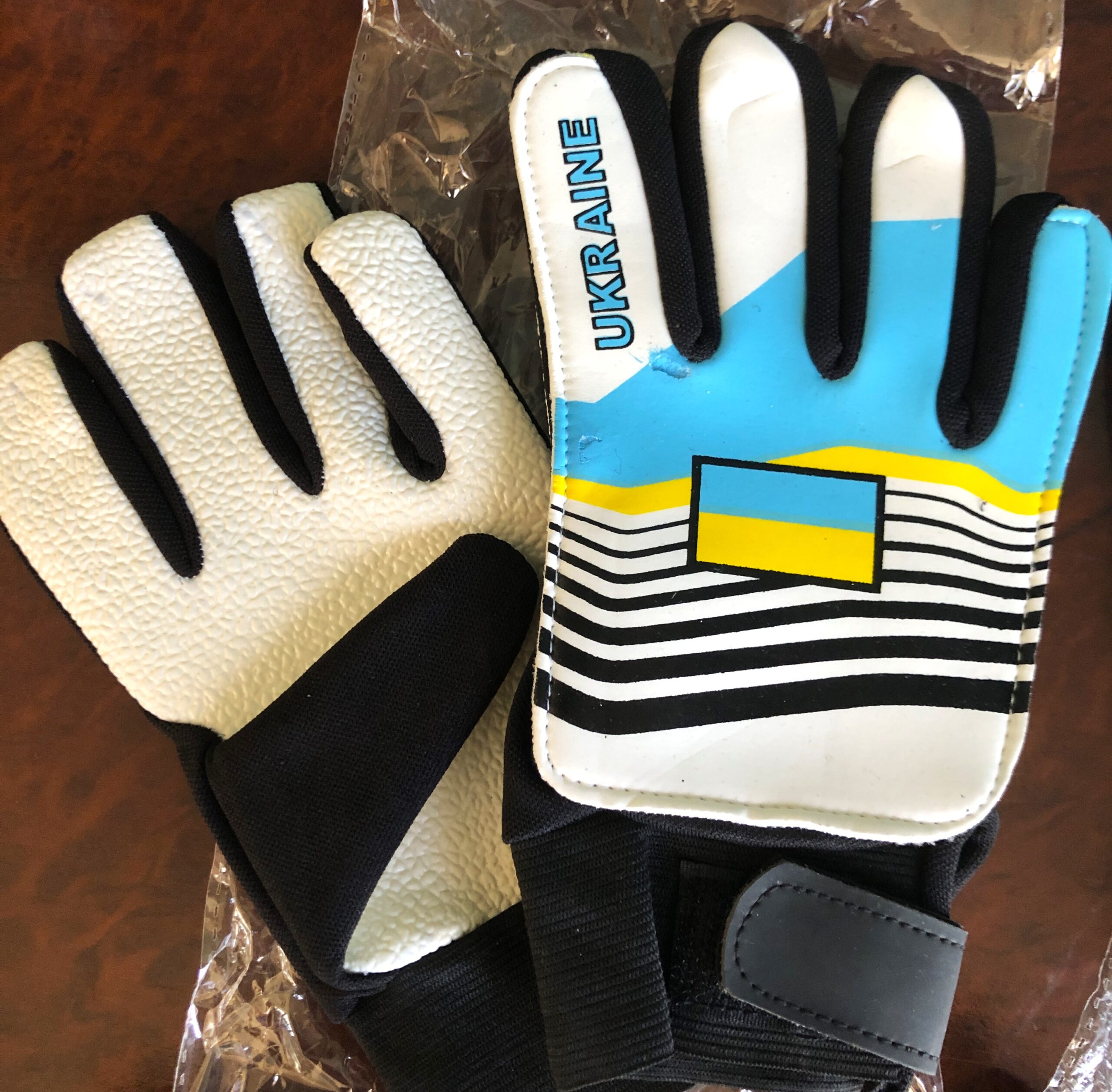 Рукавички воротарські дитячі BAYERN MUNCHEN розмір 6-8 кольорів в асортименті