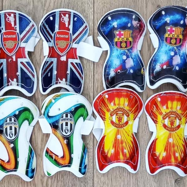 Щитки футбольные детские №2 (цвета в ассортименте)