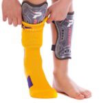 Щитки футбольні PATRIK розмір М, кольори в асортименті