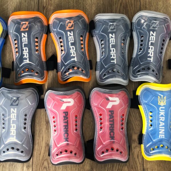 Щитки футбольні PATRIK розмір М, кольори в асортименті