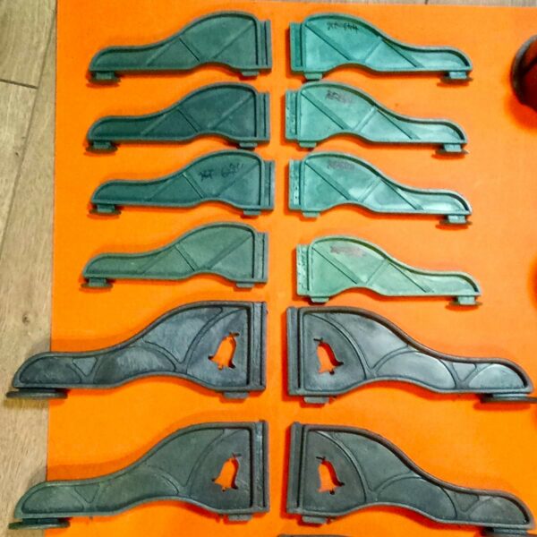 Центральная часть-бобышка крепления новогодней ёлки на 3 ножки Dотверстия=19мм, h бобышки=6,5см