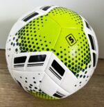 Щитки футбольні MITRE, розміри SL, кольори в асортименті