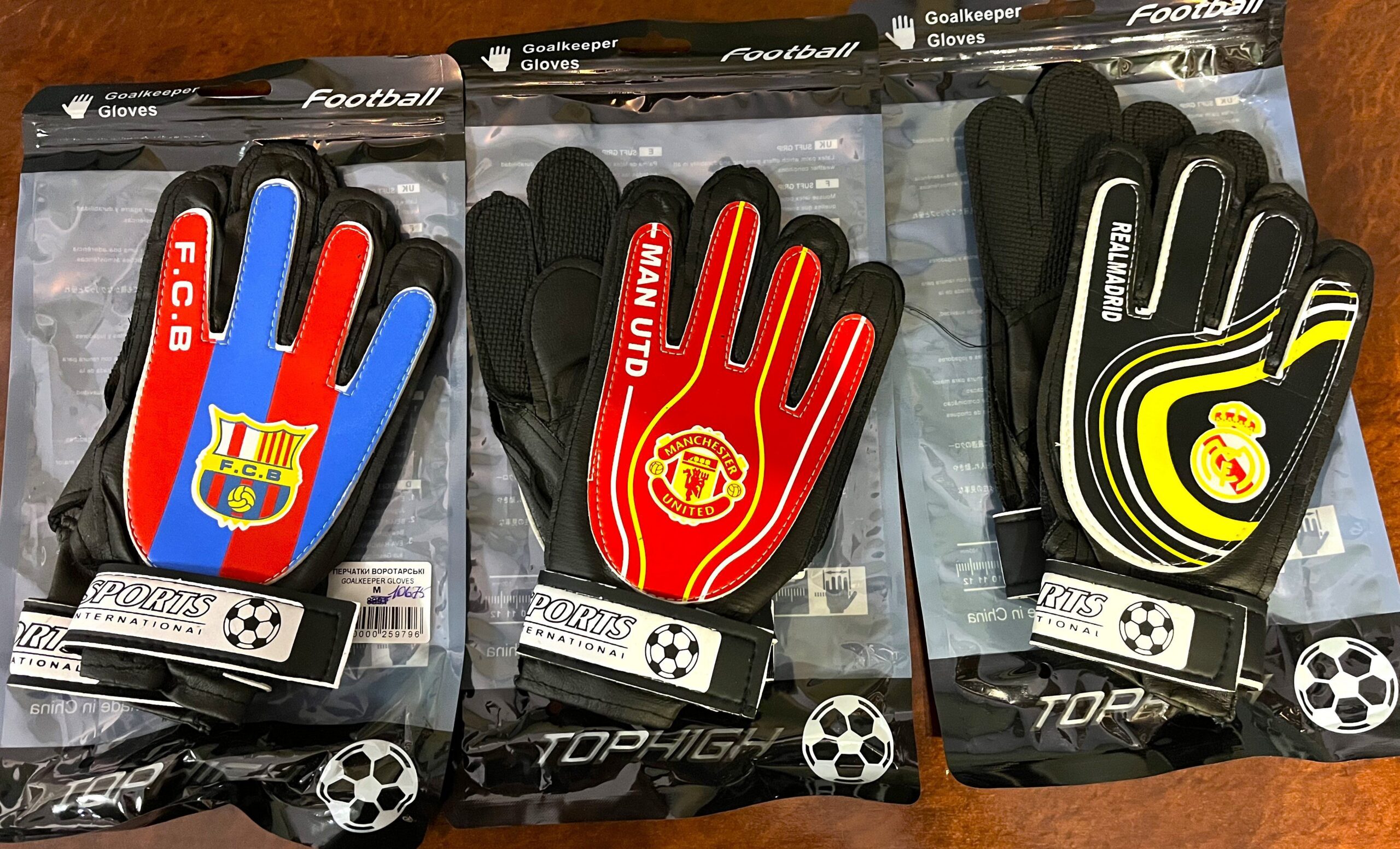 Перчатки вратарские детские с символикой футбольных клубов, размер М , цвета в ассортименте