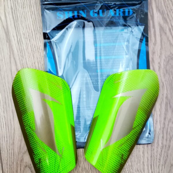 Щитки футбольные, размер S, цвета в ассортименте