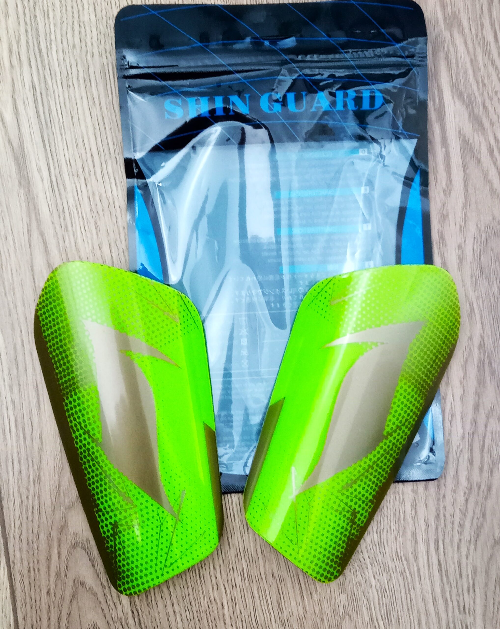 Щитки футбольні, розмір S, кольори в асортименті