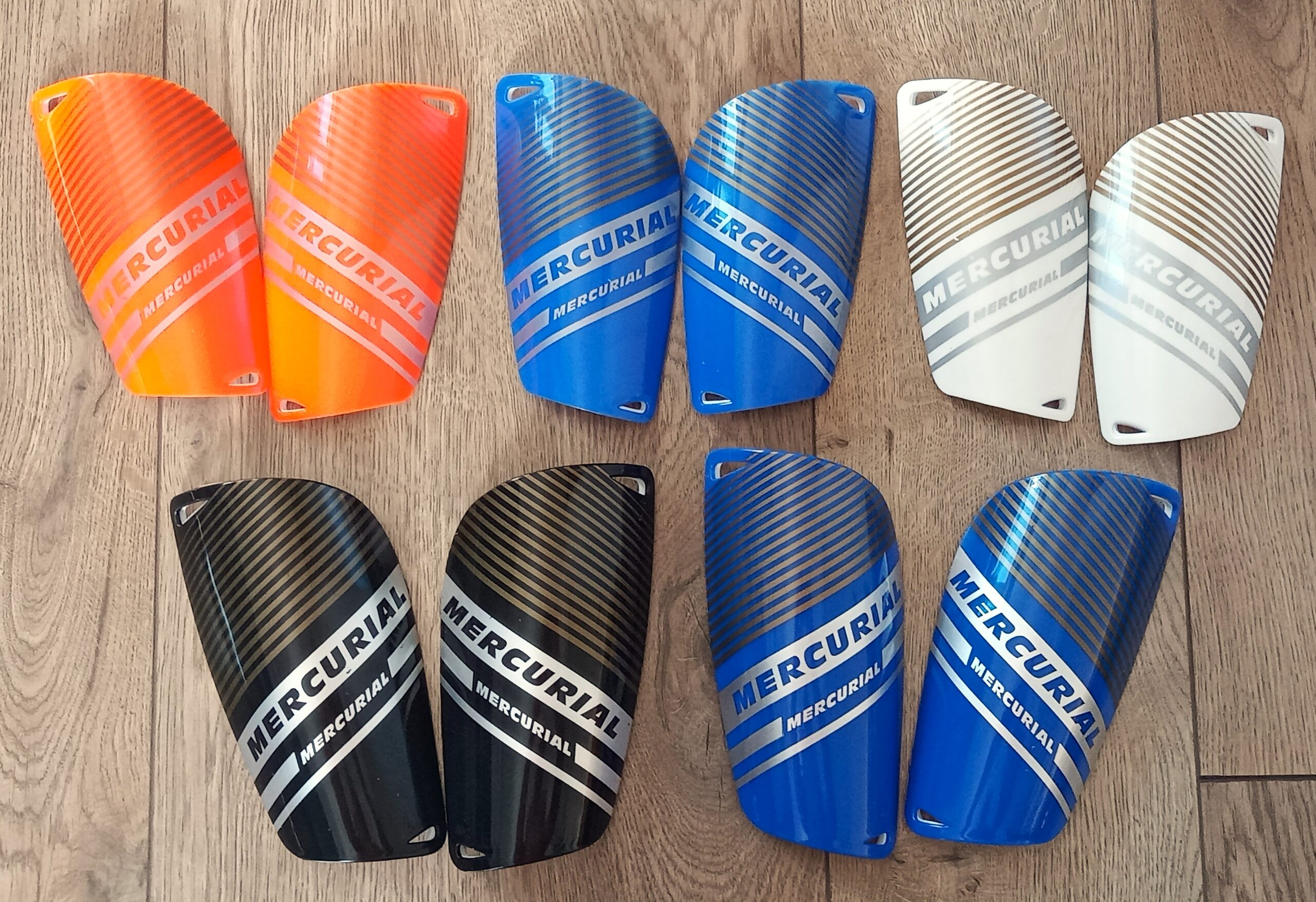 Щитки футбольные детские, размер М, цвета в ассортименте