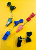 Свисток пластиковый, цвета в ассортименте