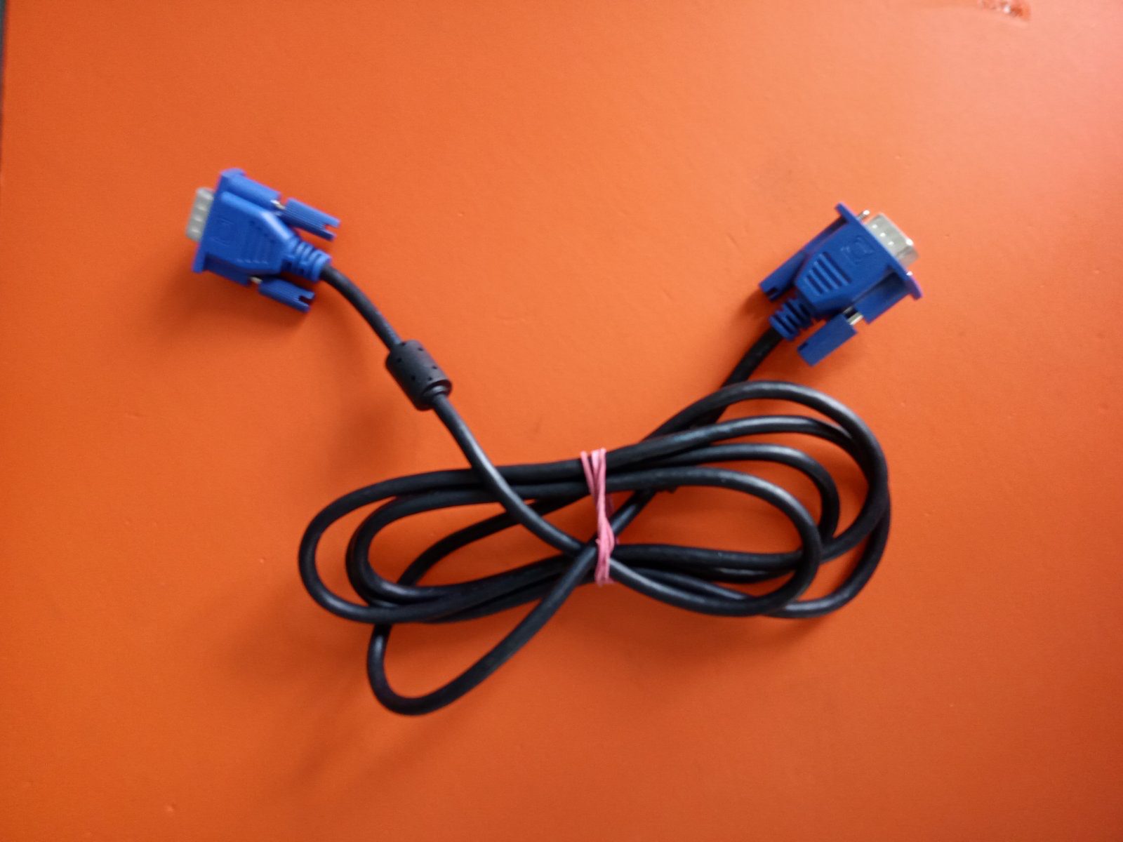 Провод с разъёмами для подключения монитора