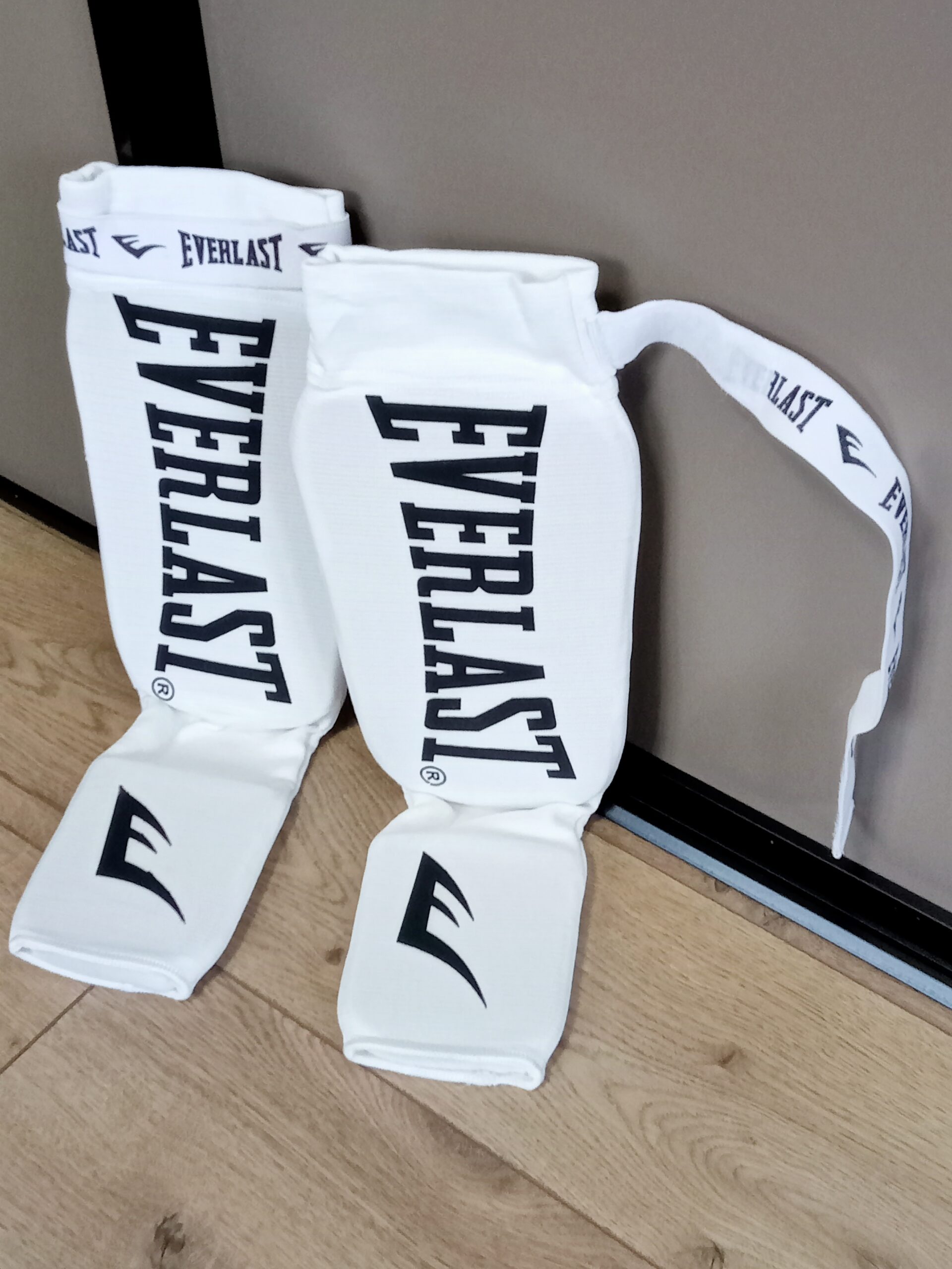 Защита голени и стопы HARD TOUCH, размеры S-XL, цвета в ассортименте