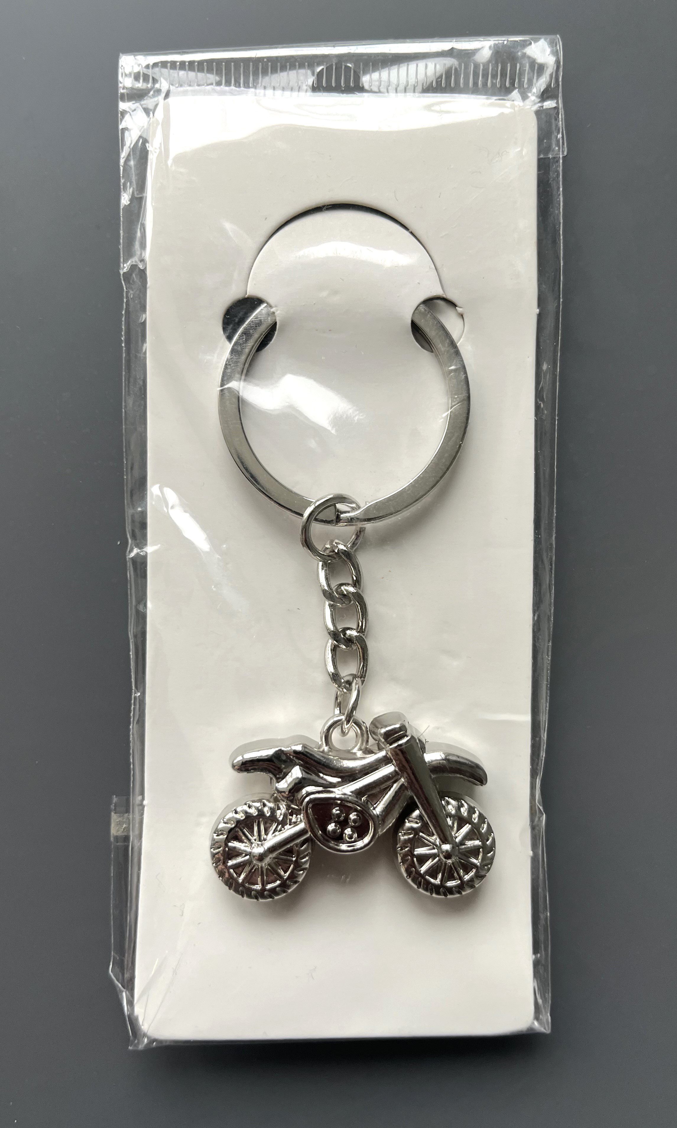 Брелок для ключей  "Мяч бейсбольный", металлический